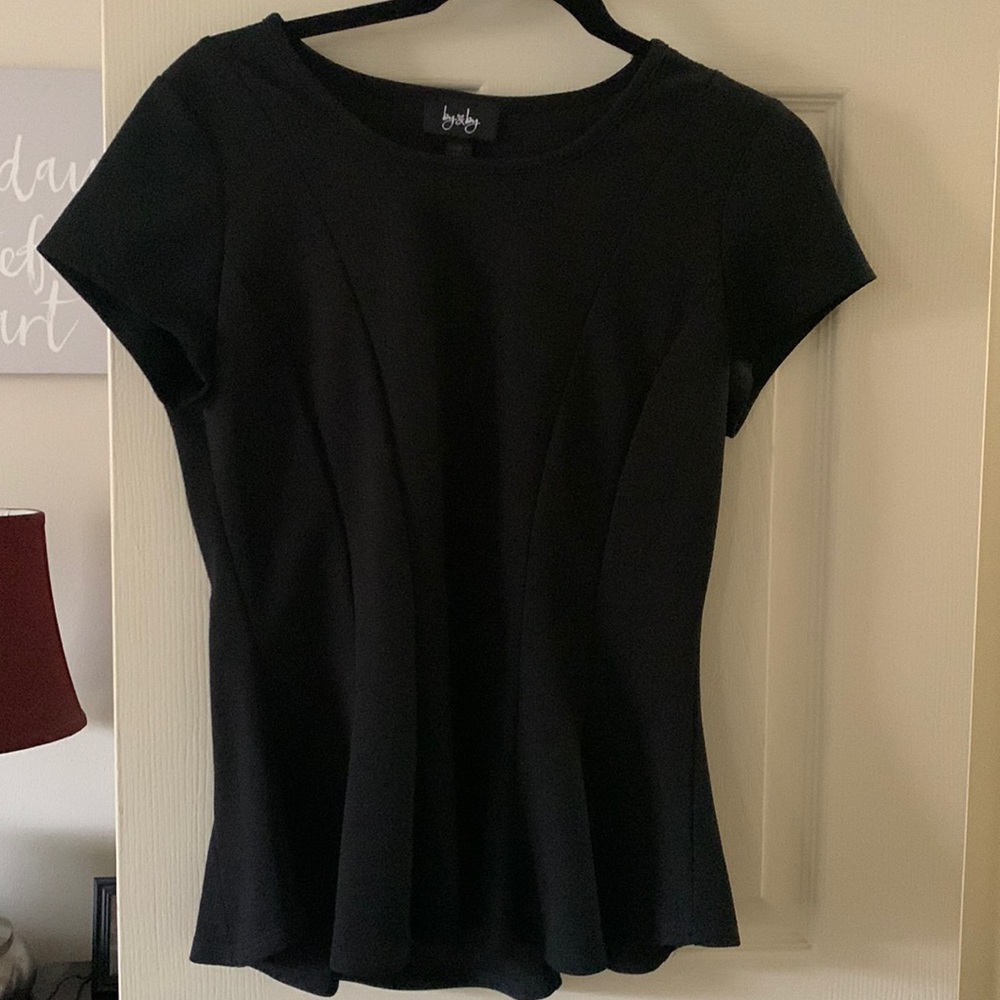 Black, Short sleeved Shirt. This is a curved fitting shirt size Large